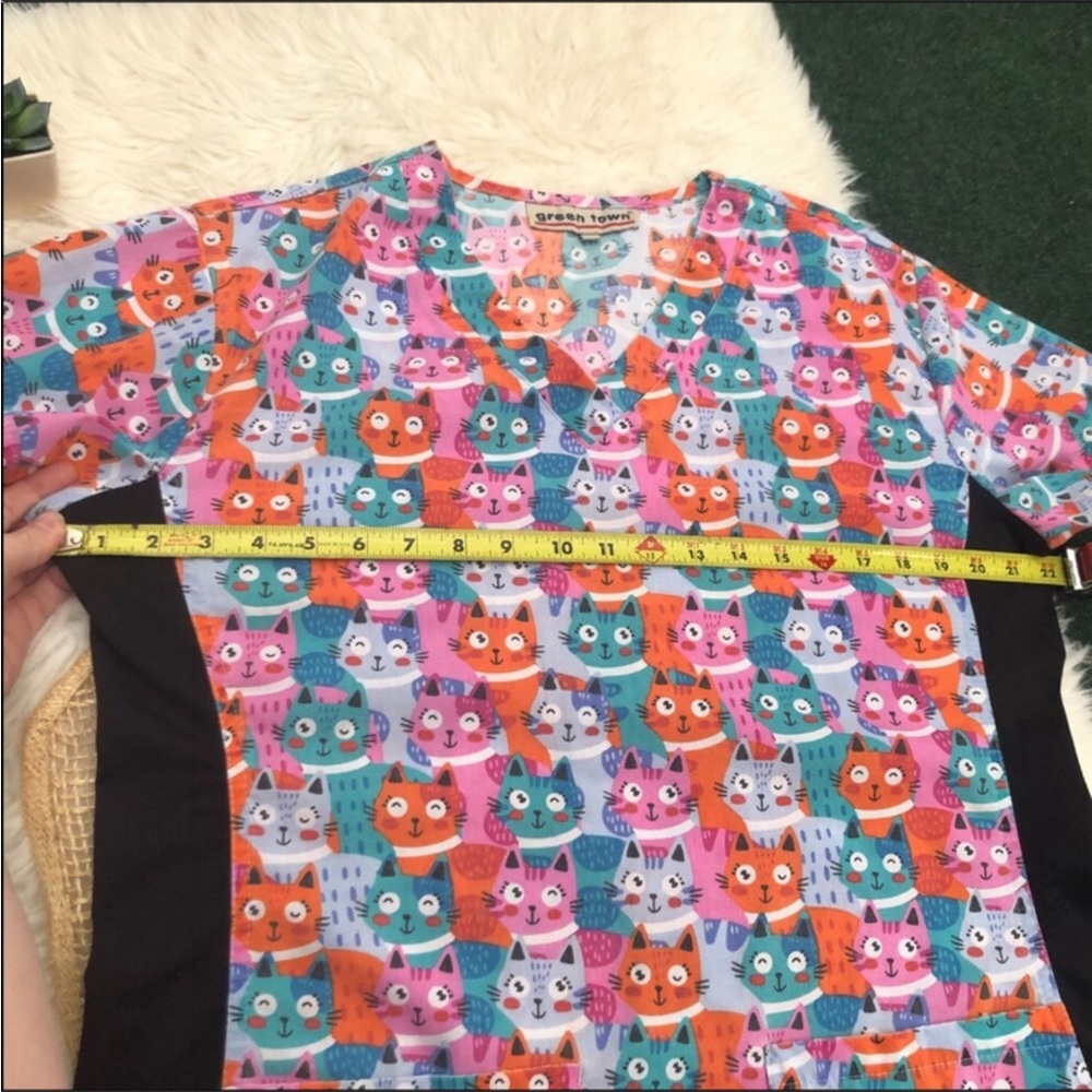 Cat Print Scrub Top - Picture 10 of 15